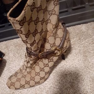 Women Gucci boots 8.5